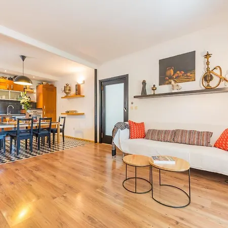 Midsummer Night's Dream Apartment