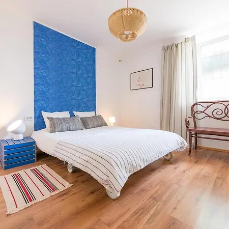 Midsummer Night's Dream Apartment *