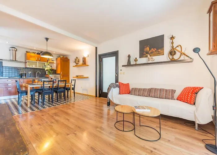 Midsummer Night's Dream Apartman